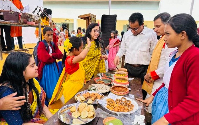 শ্রীমঙ্গল সরকারি বালিকা উচ্চ বিদ্যালয়ে পিঠা উৎসব