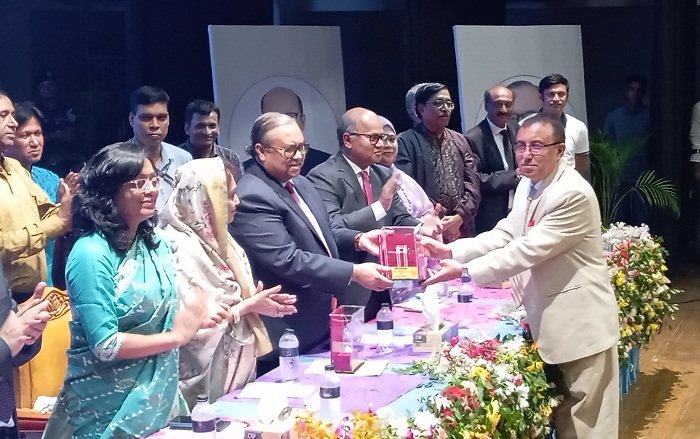 প্রধান বিচারপতিকে মৌলভীবাজার পৌরসভার নাগরিক সংবর্ধনা