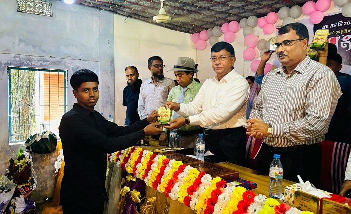এসএসসিতে জিপিএ-৫ প্রাপ্তদের সোনার বাংলা আদর্শ ক্লাবের সংবর্ধনা