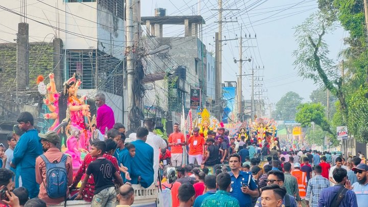 শান্তিপূর্ণভাবে মৌলভীবাজারে প্রতিমা বিসর্জনের মধ্য দিয়ে শারদীয় দুর্গোৎসবের সমাপ্তি