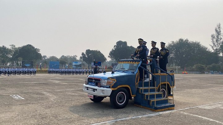 ৫২ তম সমাপনী কুচকাওয়াজে ৩৯৯ নব সেনা বিমান বাহিতে যোগ দিল