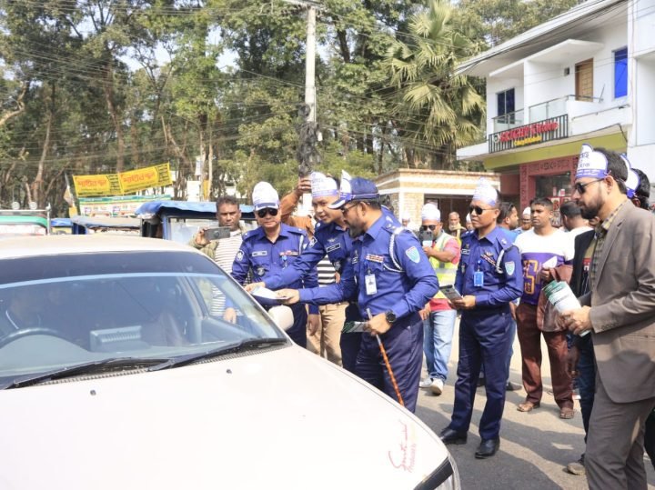মৌলভীবাজারে ট্রাফিক সপ্তাহ শুরু 