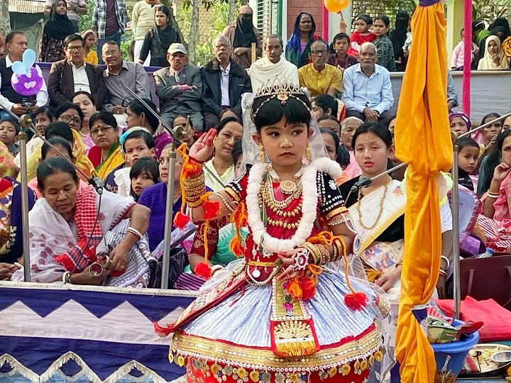 সংক্রান্তি উপলক্ষে কমলগঞ্জে বেলিরাসোৎসব