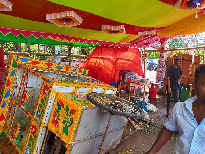 মৌলভীবাজারের ফুচকার দোকান গুড়িয়ে দিলেন ক্ষুব্ধ আইনজীবিরা