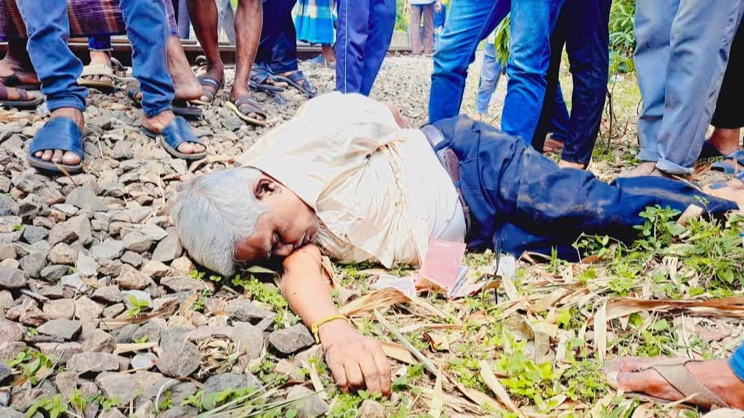শ্রীমঙ্গলে চলন্ত ট্রেনের ধাক্কায় বৃদ্ধ নিহত
