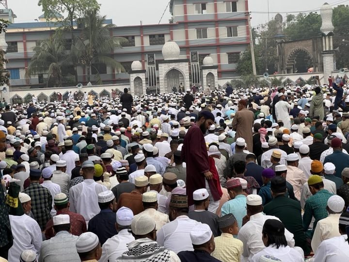 সৈয়দ শাহ মোস্তফা (র:) পৌর ঈদগাহে হাজার মানুষের ঢল, তিনটি জামাত অনুষ্ঠিত