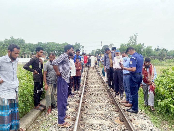 নিখোঁজের একদিন পর রেললাইন থেকে মরদেহ উদ্ধার; পরিবারের দাবি হত্যা 