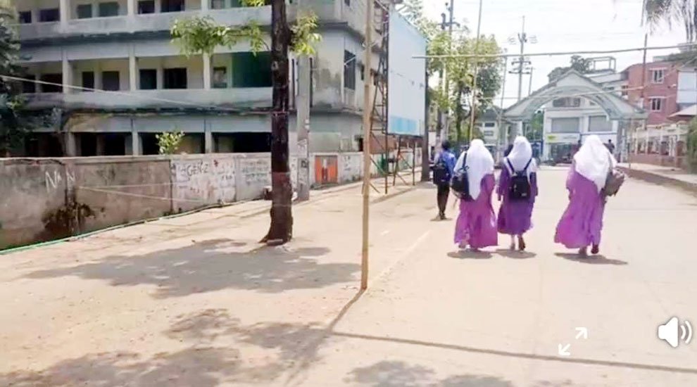 মৌলভীবাজাররে বিএনপি নেতার হুঁ শি য়া রী তে সরে গেল ফুচকার হাট