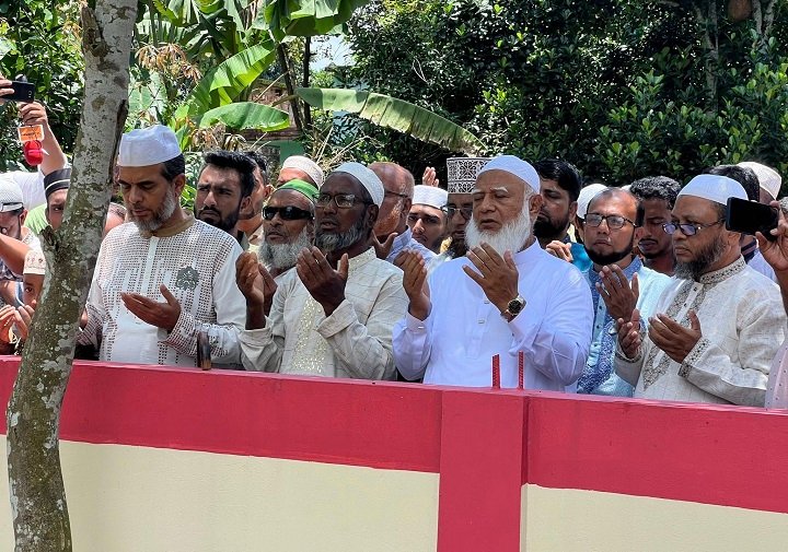 কুলাউড়ায় হত্যাকাণ্ডের শিকার আনজুমের বাড়িতে জামায়াতের আমির