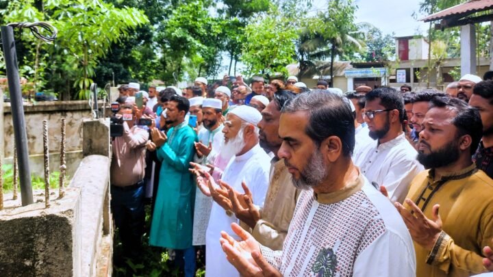 দেওয়ান সিরাজুল ইসলাম মতলিবের কবর জিয়ারত ও পরিবারের সদস্যদের সাথে সাক্ষাৎ করলেন আমীরে জামায়াত