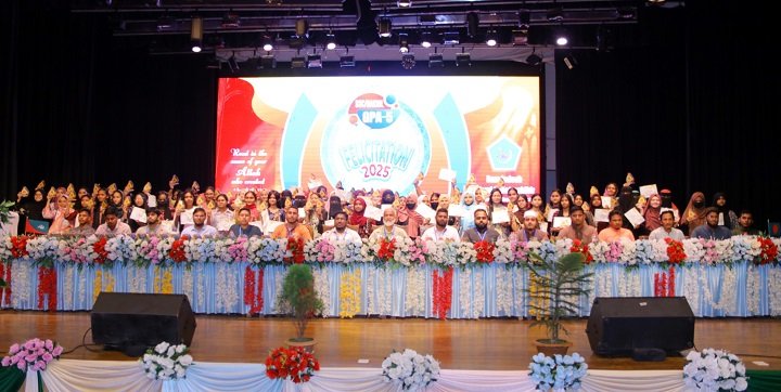 <span style='color:red;font-size:16px;'>মৌলভীবাজারে এসএসসি/দাখিলে জিপিএ-৫ প্রাপ্তদের ছাত্রশিবিরের সংবর্ধনা</span>	 <br/> জাতি অর্ধশতাব্দি ধরে পিছিয়ে আছে সঠিক ও যোগ্য নেতৃত্বের অভাবে: জুবায়ের