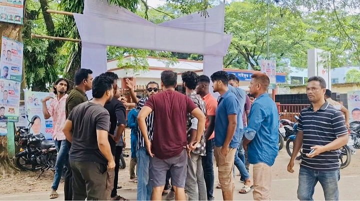 রাজনগরে স্বেচ্ছাসেবকদলের কর্মীসভা পণ্ড করে তালা দিলেন বঞ্চিতরা