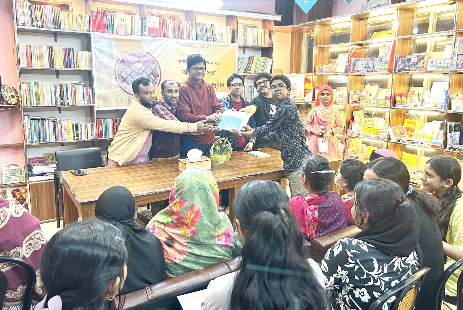 শ্রীমঙ্গলে উত্তরণ পাঠাগারের ‘প্রবন্ধ লিখন’ প্রতিযোগিতার পুরস্কার বিতরণ ও আলোচনা সভা