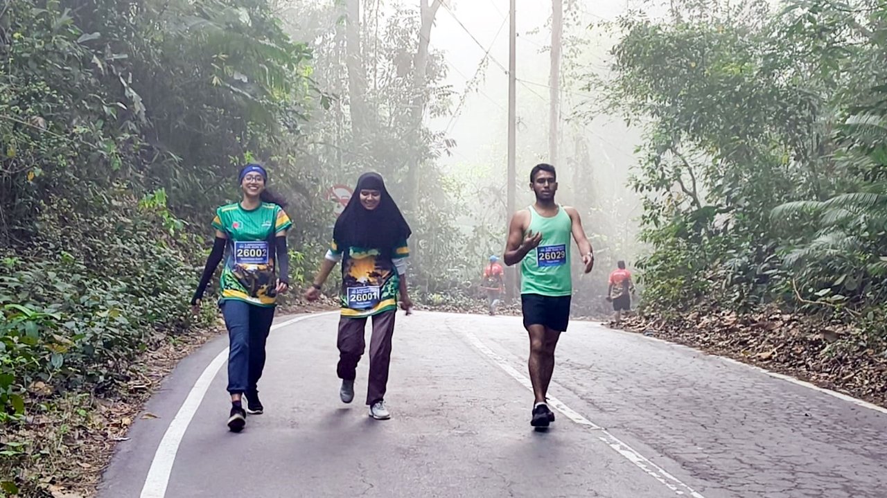 স্বাধীনতার ভোরে ২৬ কিলোমিটার দৌড়ে উচ্ছ্বাস ছড়ালেন দৌড়বিদরা