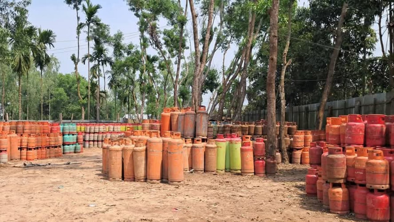 শ্রীমঙ্গলে অবৈধ গ্যাস-তেল মজুদে অভিযান, জরিমানা ১ লাখ টাকা