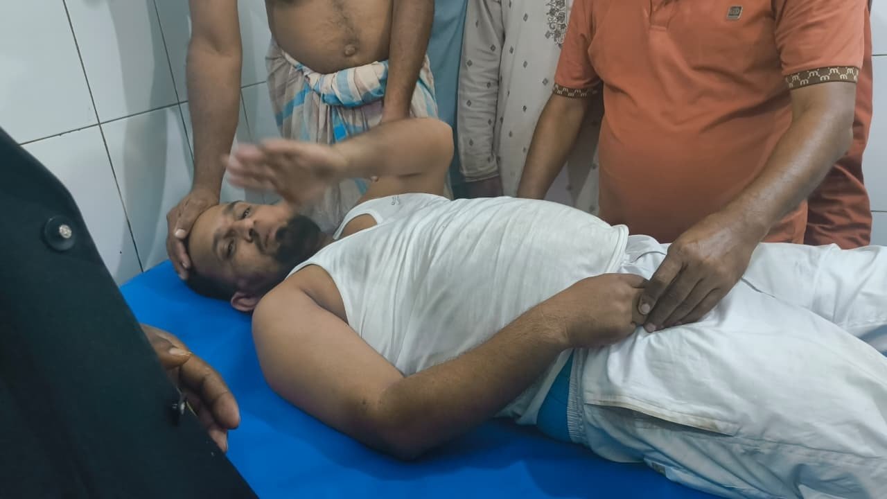 সাংবাদিকের ওপর সন্ত্রাসী হামলা, মোটরসাইকেল ছিনতাই