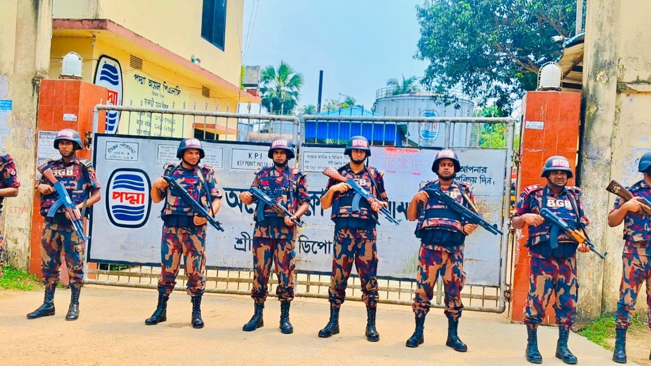 তিন ডিপোতে ২ প্লাটুন বিজিবি মোতায়েন, নিরাপত্তা ও নজরদারি