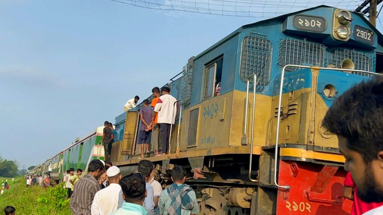 উপবন এক্সপ্রেসের ইঞ্জিন বিকল, সিলেটের সঙ্গে সারাদেশের রেল যোগাযোগ বন্ধ