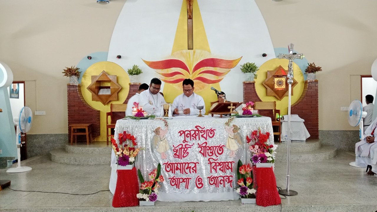 সূর্যোদয়ের প্রার্থনায় শ্রীমঙ্গলে ইস্টার সানডে উদযাপন