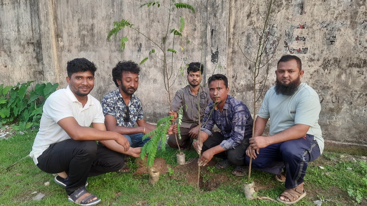 শ্রীমঙ্গল রেলওয়ে স্টেশনে সৌন্দর্যবর্ধনে বৃক্ষরোপণ