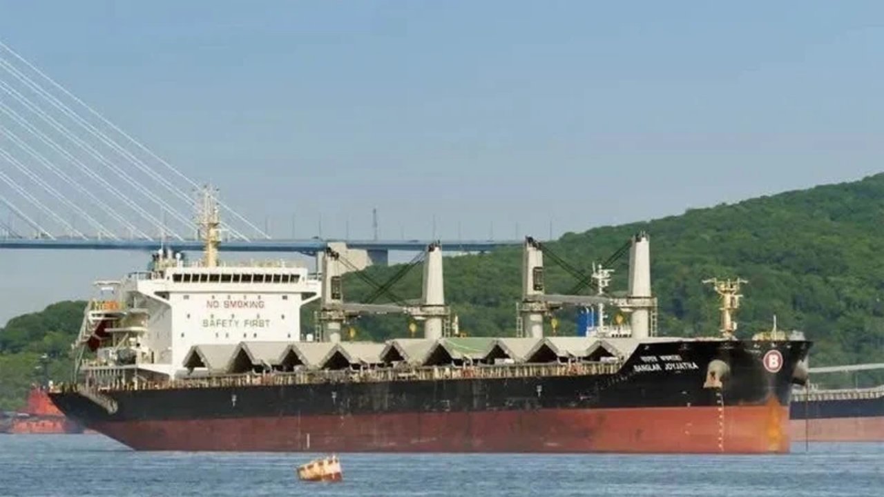 হরমুজ প্রণালি পার হতে পারেনি ‘বাংলার জয়যাত্রা’, ৪০ দিন ধরে মধ্যপ্রাচ্যে আটকা