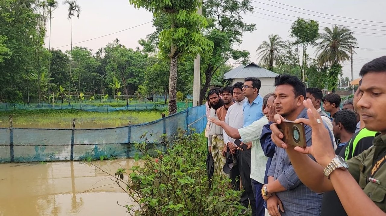 মৌলভীবাজারে বাঁধ ভেঙে ১৫ গ্রাম প্লাবিত, কৃষকের চোখে পানি—ব্যাপক ক্ষয়ক্ষতি