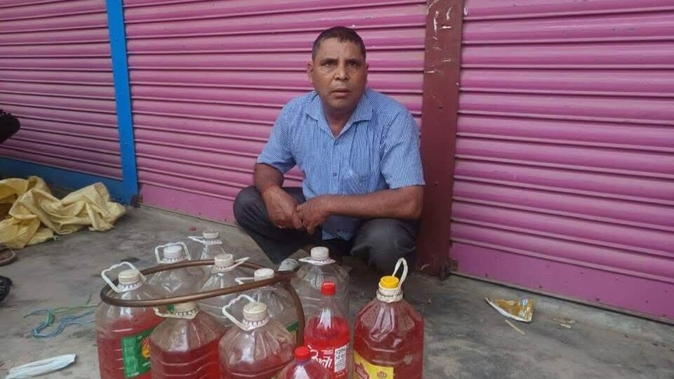 তেল সংকটের সুযোগে মজুদ বাণিজ্য: শ্রীমঙ্গলে ৩০ লিটার অকটেনসহ আটক এক ব্যক্তি