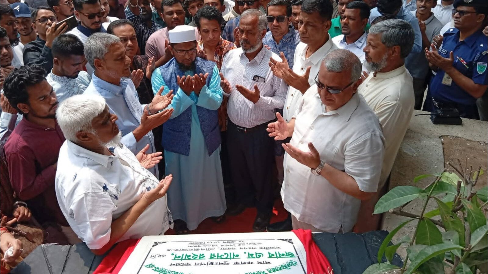 জিয়া অডিটোরিয়ামের নামফলক পুনঃস্থাপন: উন্নয়নের রূপরেখা দিলেন এমপি নাসের রহমান