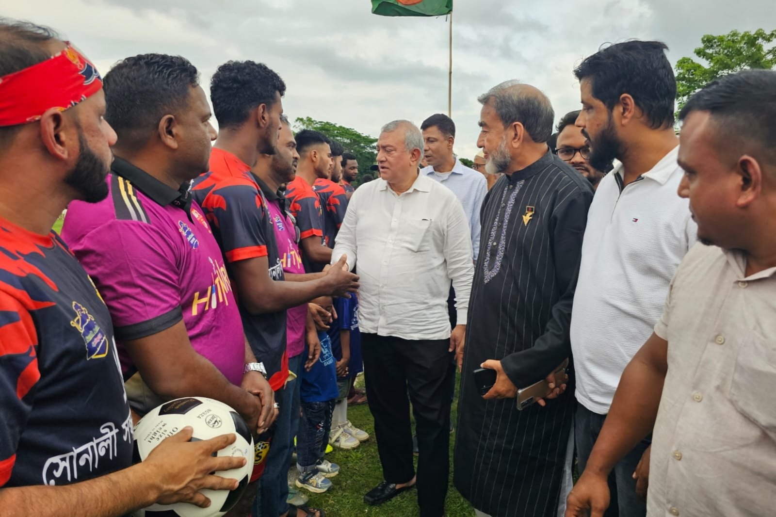রাজনগরে ফুটবলের জোয়ার এমপি গোল্ডকাপে আন্তর্জাতিক আমেজ, উদ্বোধনী ম্যাচেই জমে উঠল লড়াই