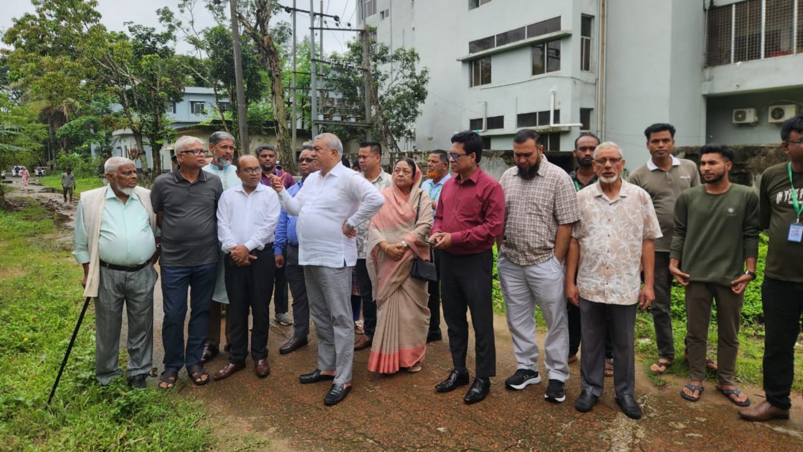 ৪০০ নয়, ৫০০ শয্যার দাবি: মৌলভীবাজার সদর হাসপাতালে এমপি নাসের রহমানের পরিদর্শন