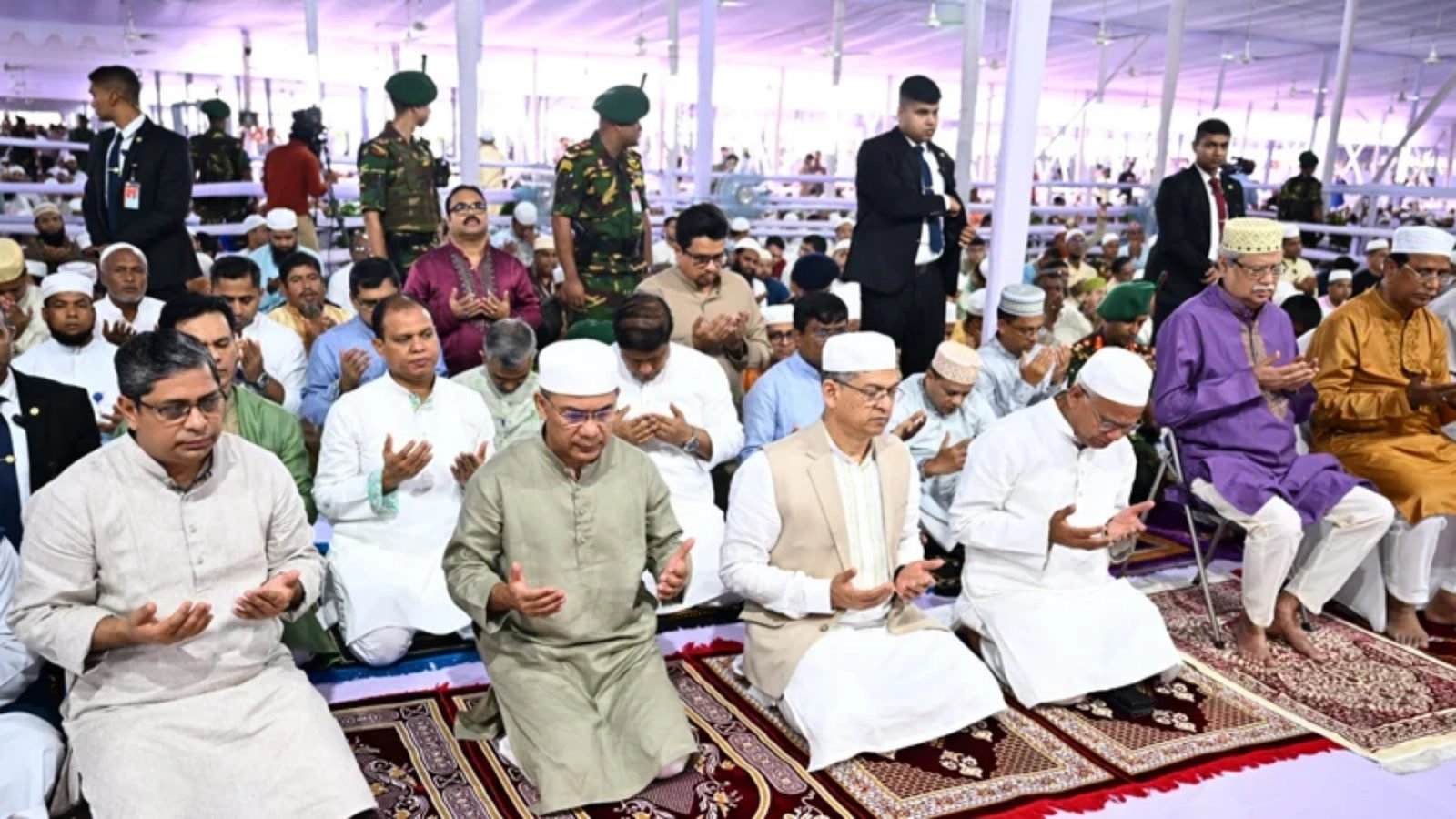 জাতীয় ঈদগাহে ঈদুল আজহার প্রধান জামাত অনুষ্ঠিত, নামাজ আদায় করলেন রাষ্ট্রপতি ও প্রধানমন্ত্রী