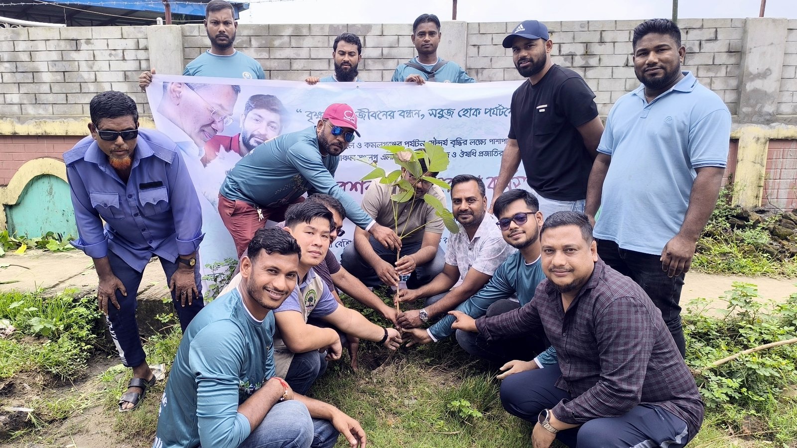 পর্যটন এলাকার সৌন্দর্য ও জীববৈচিত্র্য রক্ষায় কমলগঞ্জে ৪০টি পলাশের চারা রোপণ