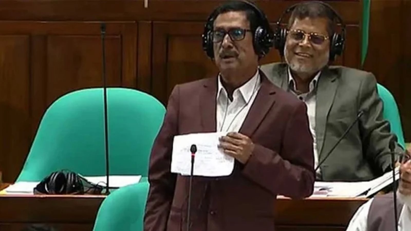 “ওরা ৯ শতাংশ মানুষ, দেড় কোটি মানুষ; এ দেশ ওদেরও” সংসদে ফজলুর রহমান