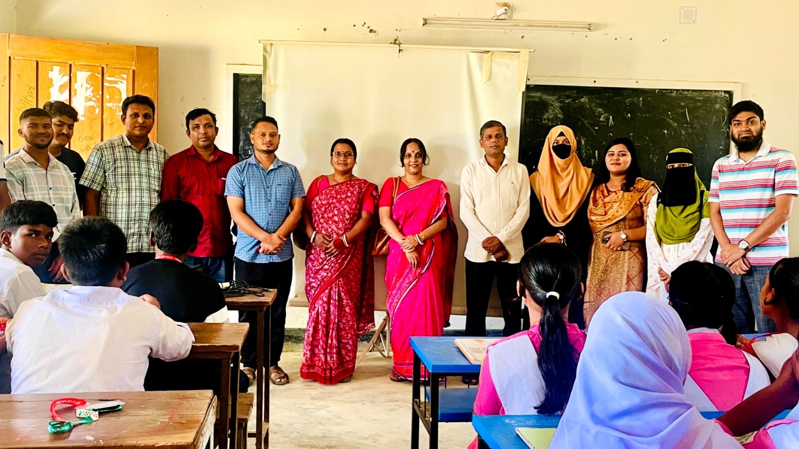 প্লাস্টিক দূষণ রোধে শ্রীমঙ্গলে শিক্ষার্থীদের নিয়ে ইকো ক্রাফটের সচেতনতামূলক সেশন