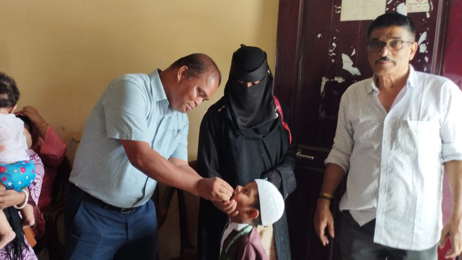 শ্রীমঙ্গল পৌরসভায় ৪ হাজার শিশুকে ভিটামিন এ ক্যাপসুল, কেন্দ্র পরিদর্শনে নির্বাহী প্রকৌশলী