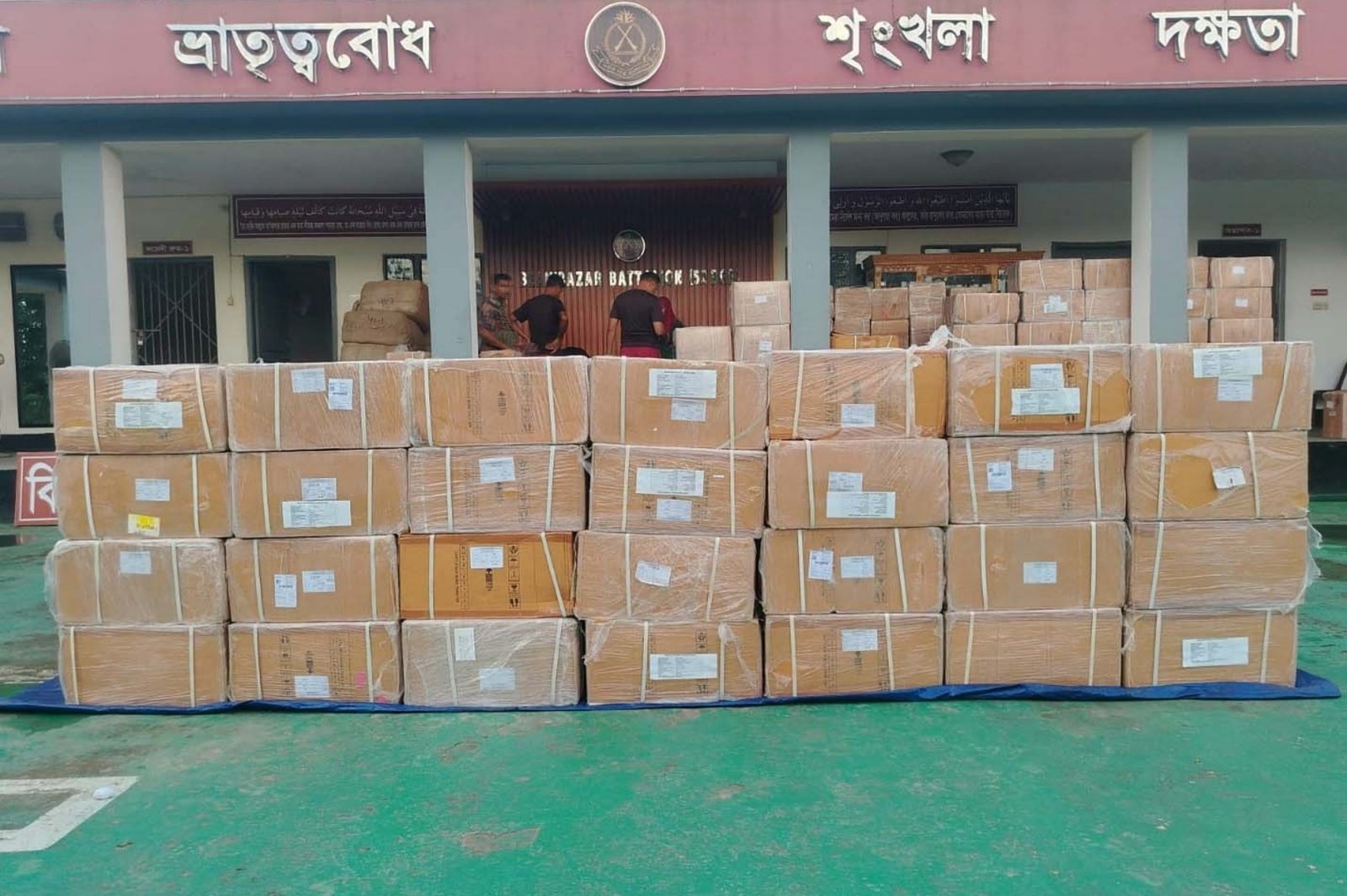 র‍্যাব-বিজিবির অভিযানে সিলেটে সোয়া ৩ কোটি টাকার চোরাচালানি পণ্য উদ্ধার