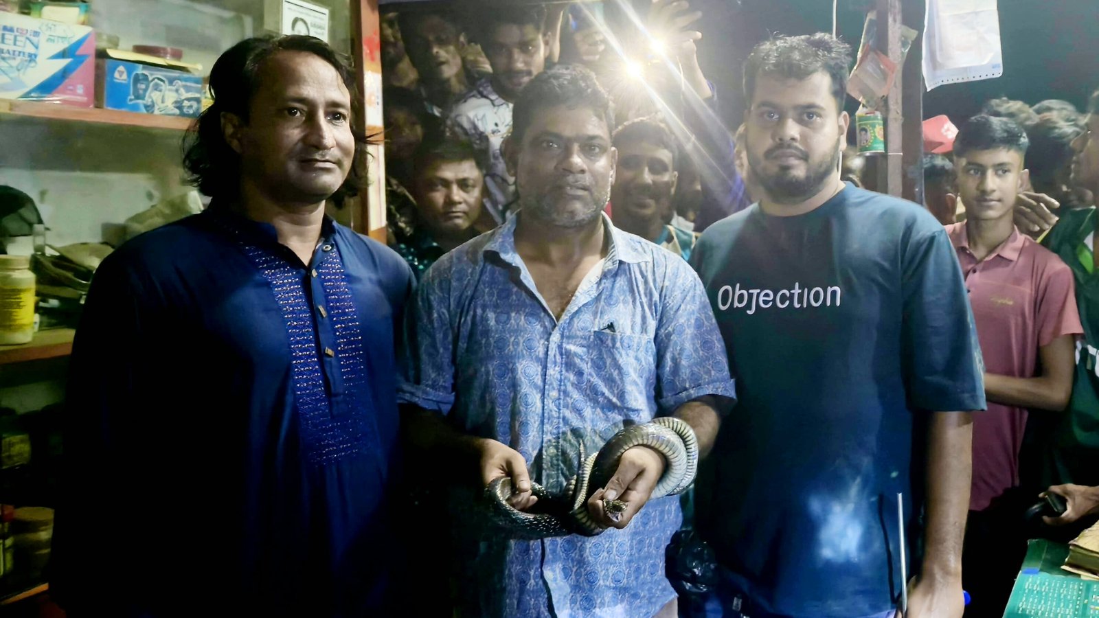 শ্রীমঙ্গলে দোকানে ঢোকা দাড়াশ সাপ উদ্ধার, প্রাণে বাঁচল ‘কৃষকের বন্ধু’