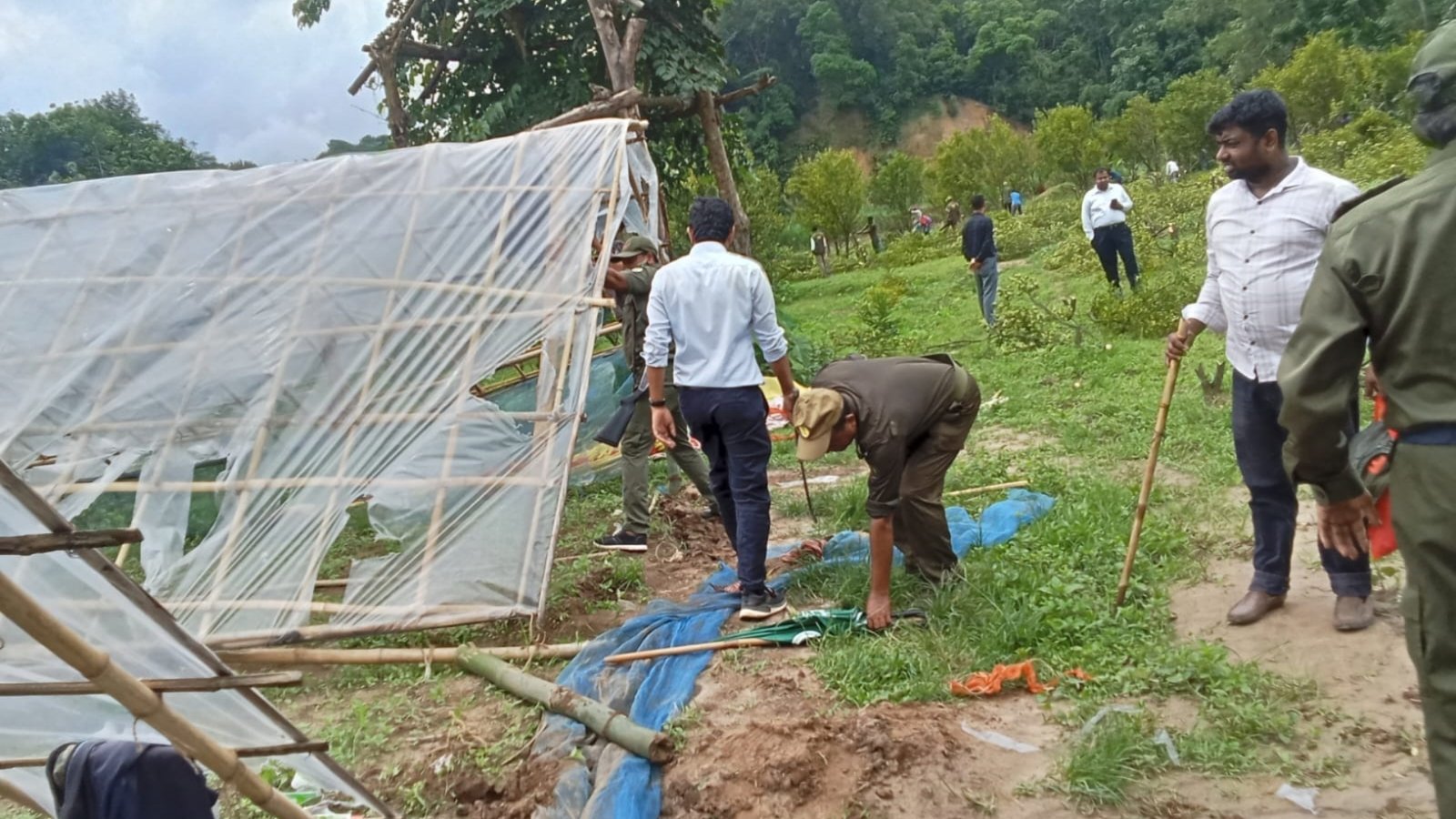 মৌলভীবাজারে সংরক্ষিত বনের ৫ একর ভূমি উদ্ধার, অবৈধ স্থাপনা গুঁড়িয়ে দিল বন বিভাগ