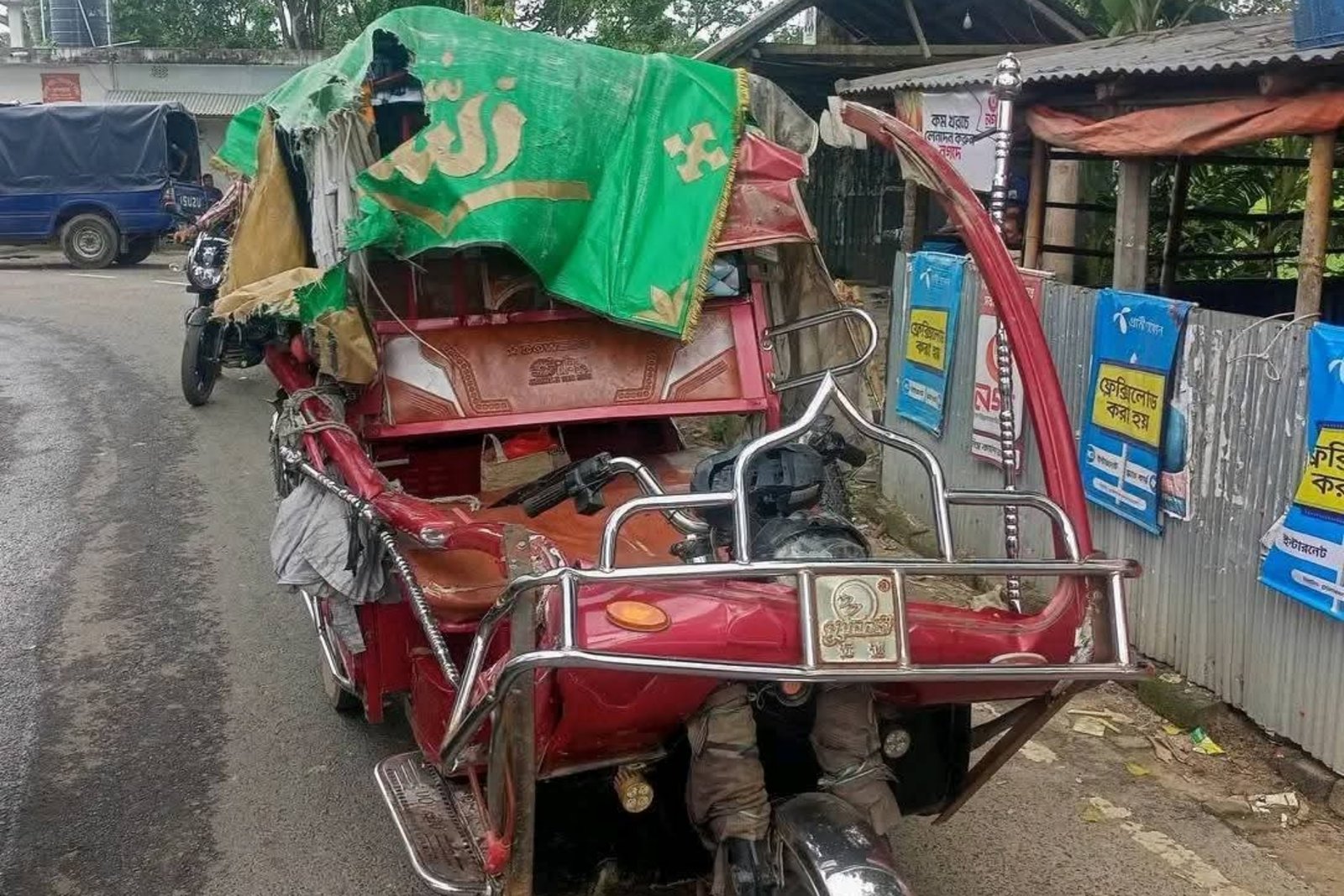 রাজশাহীতে পরীক্ষা কেন্দ্রে যাওয়ার পথে ট্রাকের ধাক্কা, পরীক্ষায় বসতে পারলেন না ৬ শিক্ষার্থী