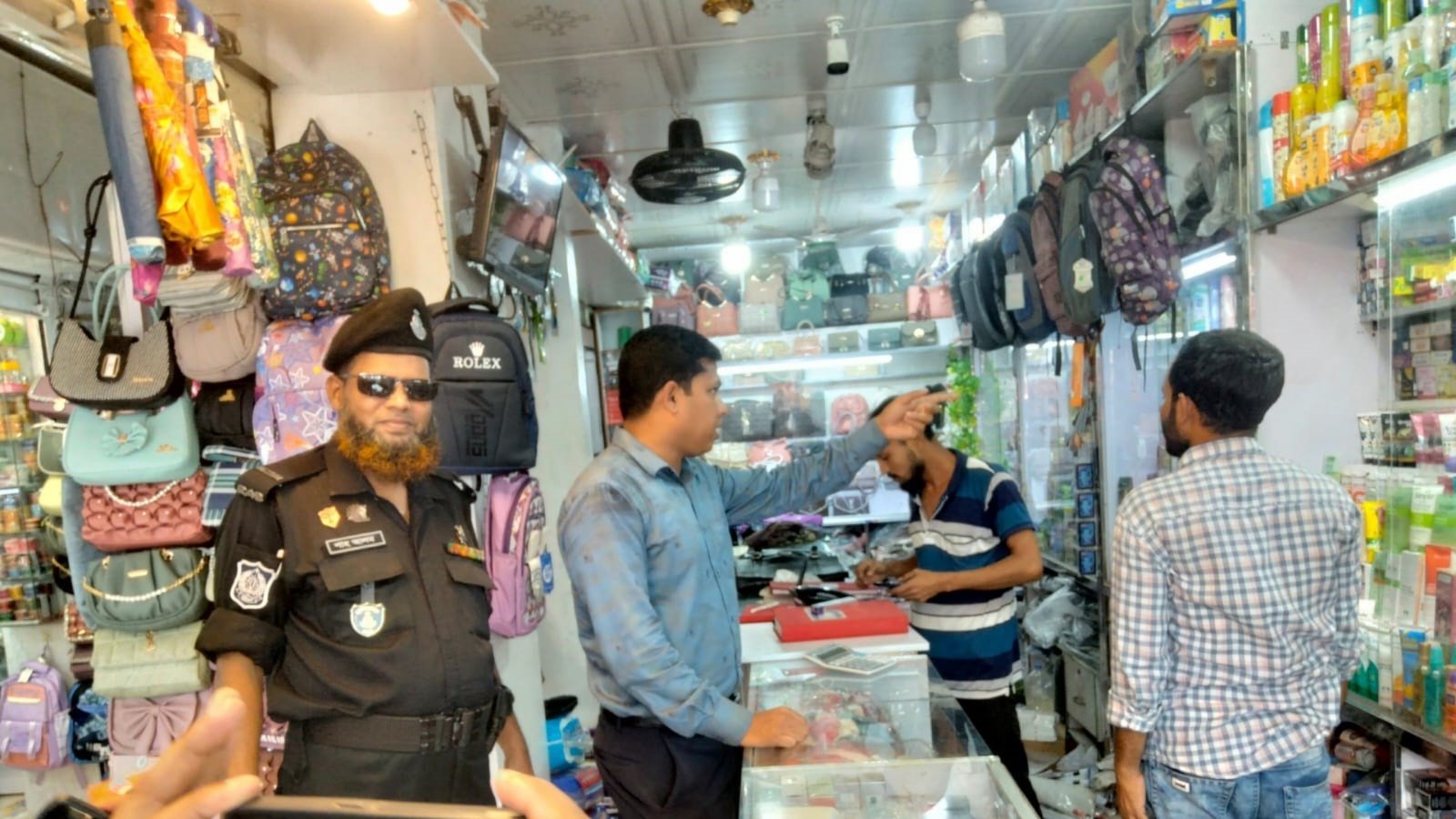 হবিগঞ্জে মেয়াদোত্তীর্ণ ওষুধ ও অস্বাস্থ্যকর খাদ্য, দুই প্রতিষ্ঠানকে ২৪ হাজার টাকা জরিমানা