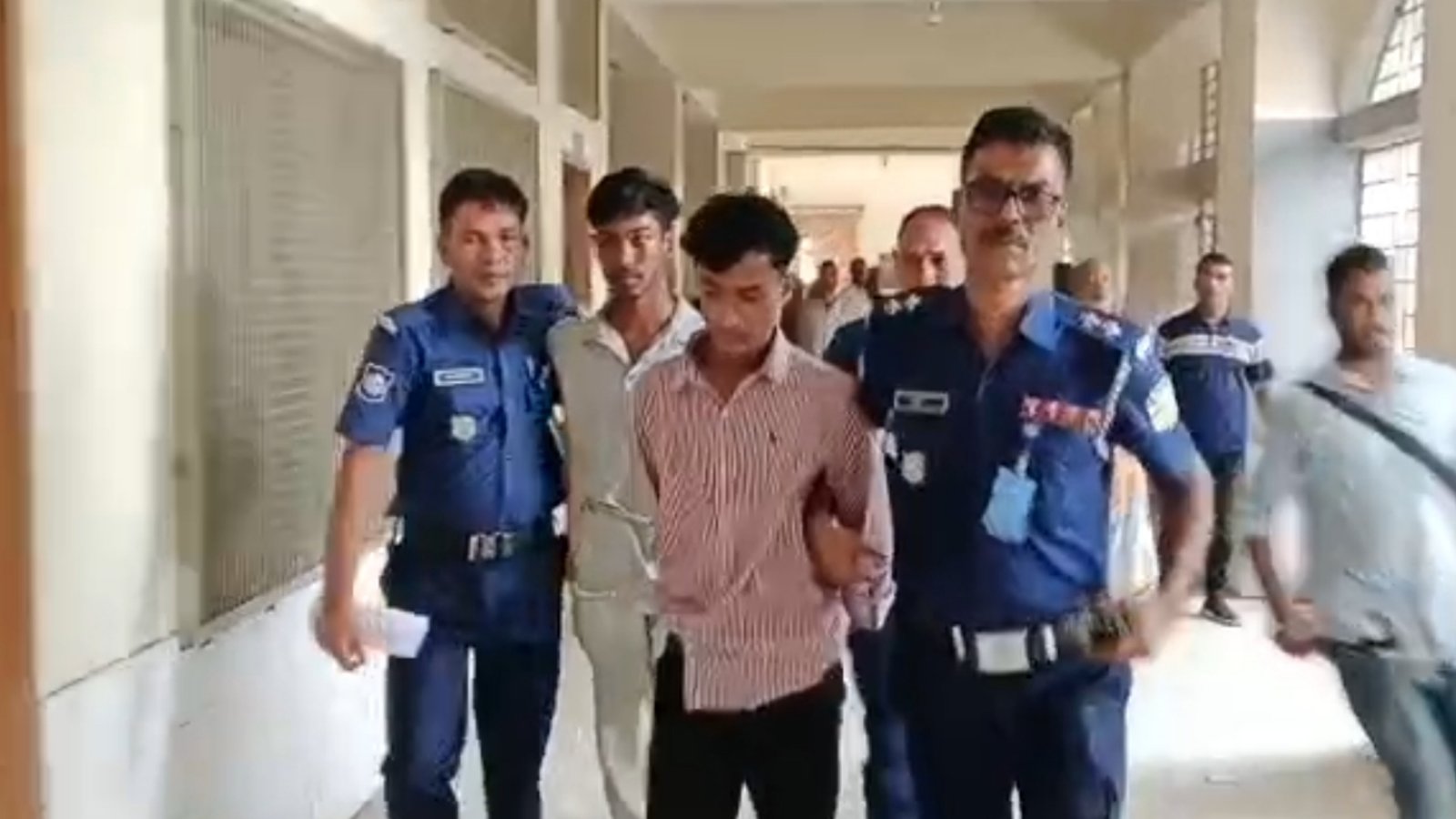 চাঞ্চল্যকর কাস্টমস কনস্টেবল আবু রায়হান হত্যা: শ্রীমঙ্গল থেকে দুই আসামি গ্রেপ্তার