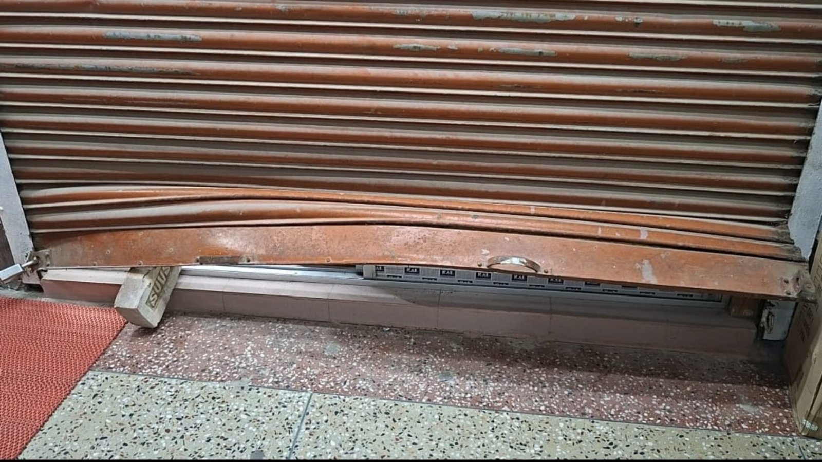 মাগুরায় থানার ৫০ গজের মধ্যে পাঁচ পোশাকের দোকানে চুরি