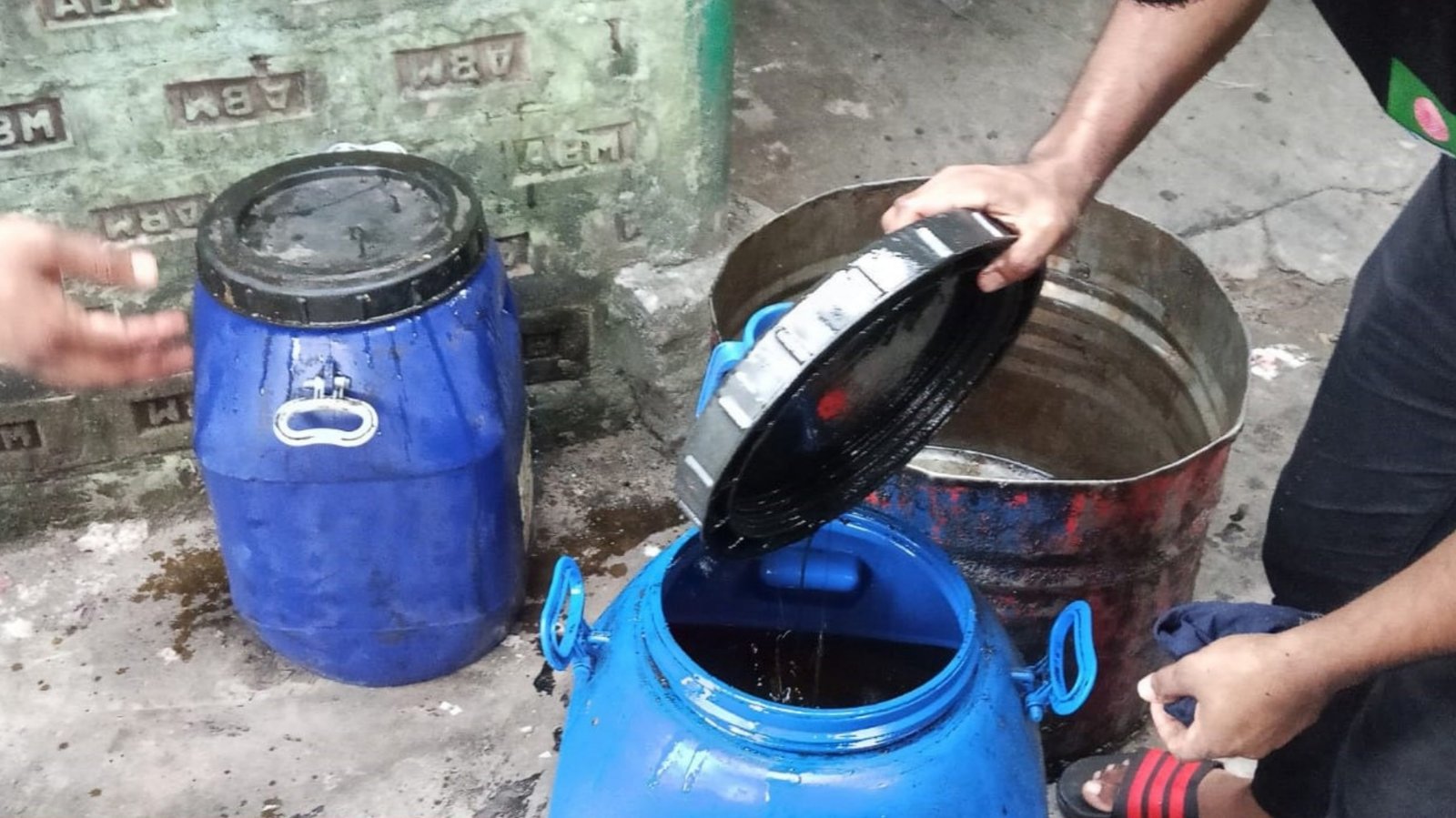 সিলেটে অস্বাস্থ্যকর পরিবেশে খাদ্য প্রস্তুত, দুই প্রতিষ্ঠানকে আড়াই লাখ টাকা জরিমানা