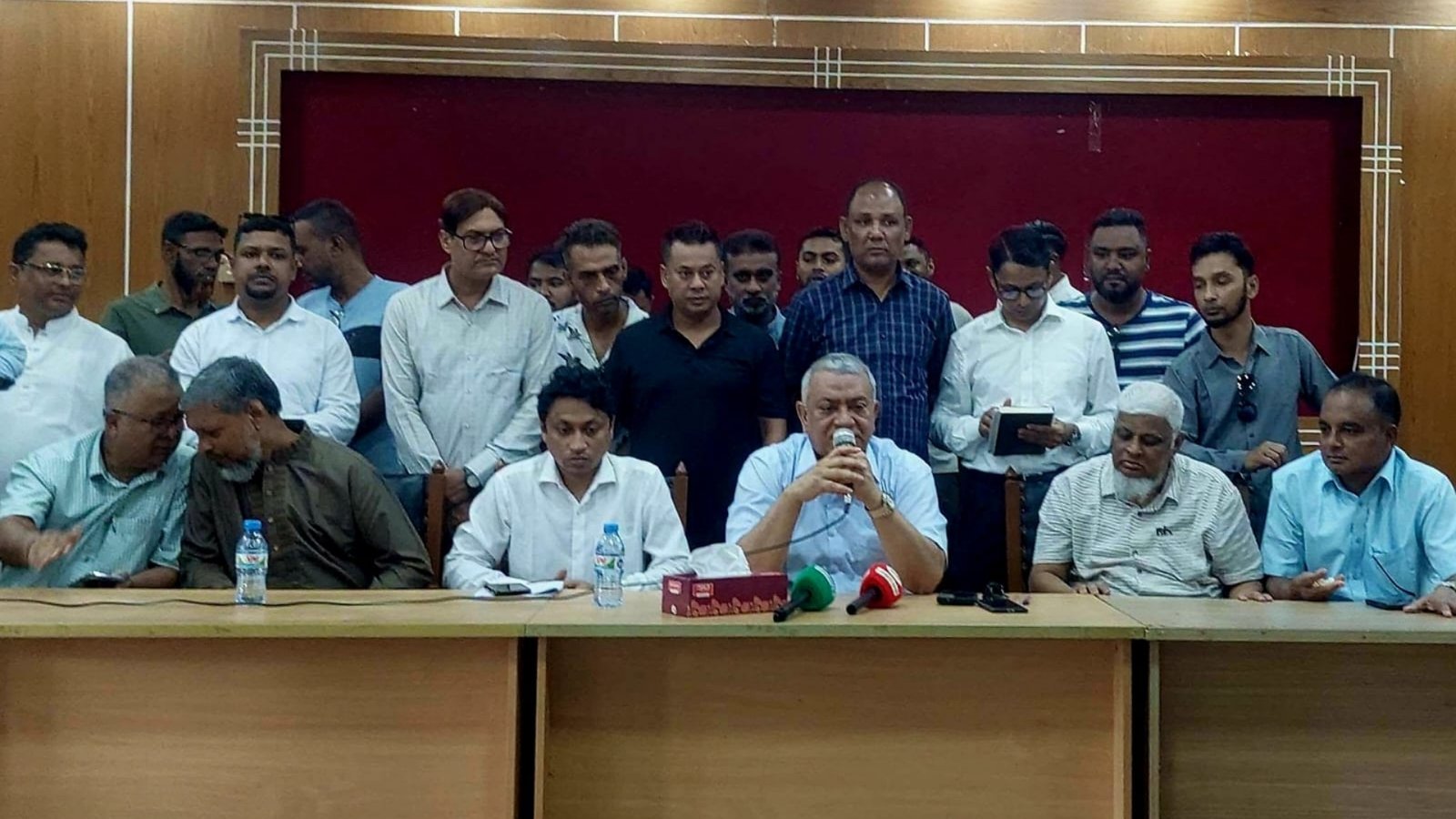 <span style='color:red;font-size:16px;'>জনগণের কথা শুনলেন নাসের রহমান</span>	 <br/> ‘ঋণ করে দেশের অর্থনীতি ধ্বংস করেছেন শেখ হাসিনা, দুই বছরেও সামাল দেওয়া যাবে না’