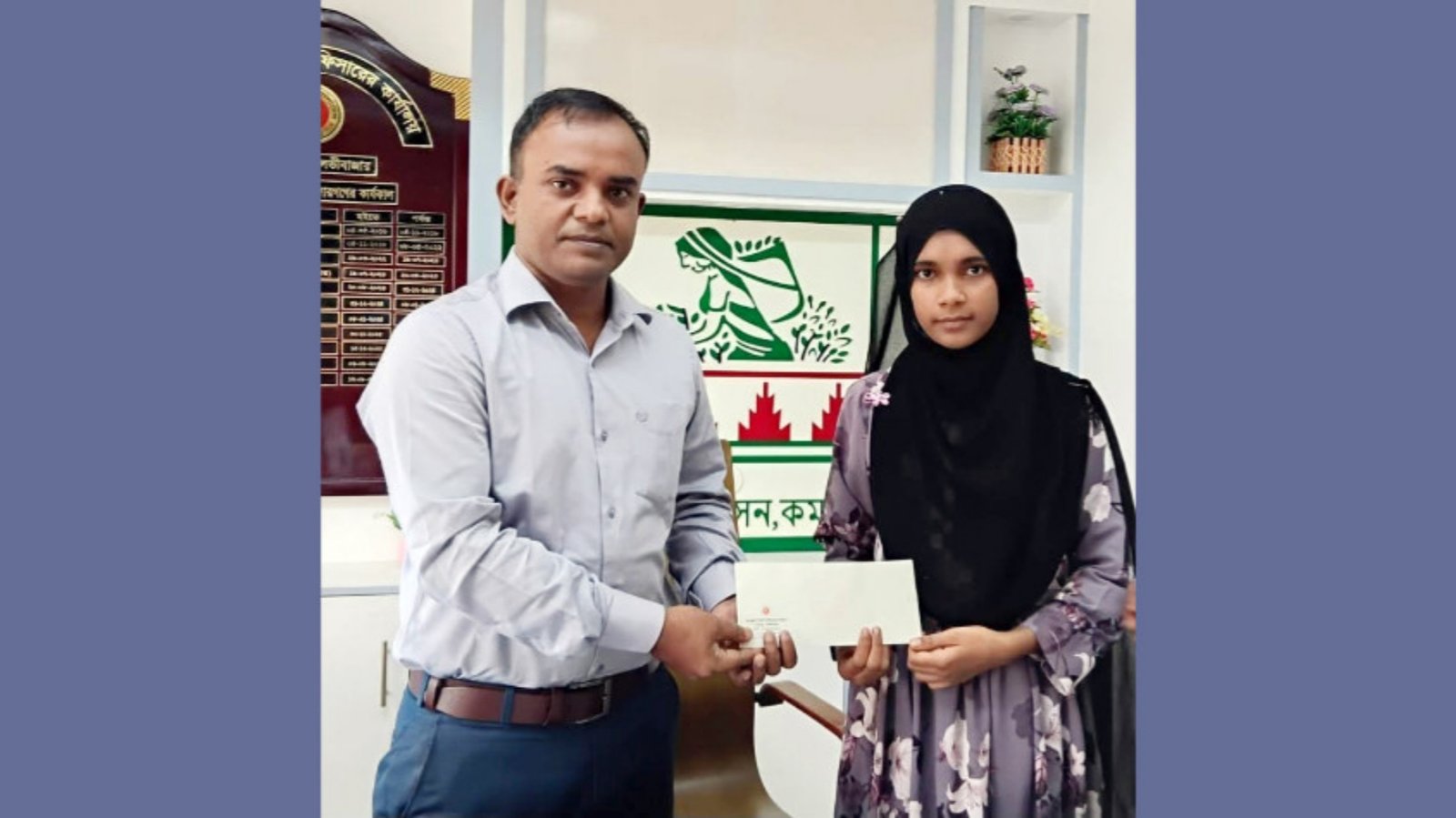 দারিদ্র্য জয় করে জিপিএ-৫, উচ্চশিক্ষার পথে রেশমির পাশে ইউএনও
