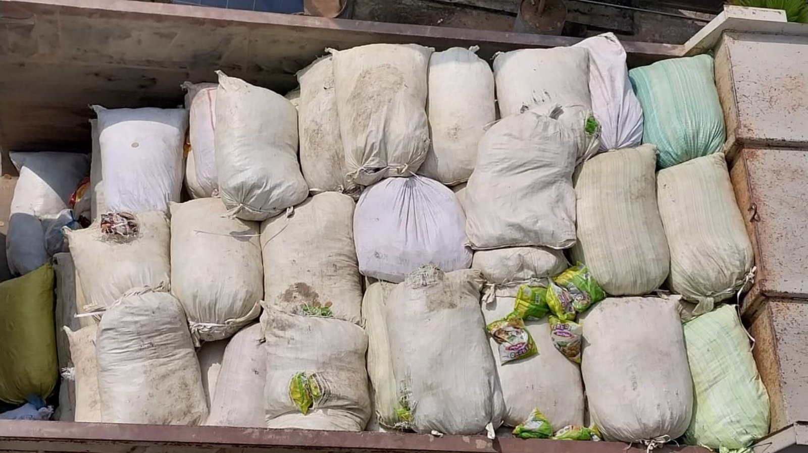শায়েস্তাগঞ্জে ৭১০৮ কেজি ভারতীয় ফুচকাসহ দুইজন গ্রেপ্তার