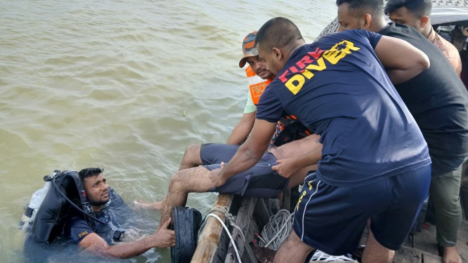 মেঘনায় গোসলে নেমে নিখোঁজ তিন স্কুলছাত্র, দুই জমজ ভাইয়ের লাশ উদ্ধার