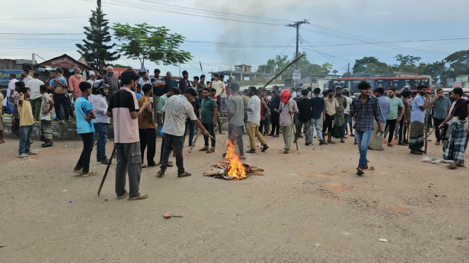 ছাতকে নবীনবরণকে কেন্দ্র করে ছাত্রদল-ছাত্রশিবিরের সংঘর্ষ, আহত ৪০