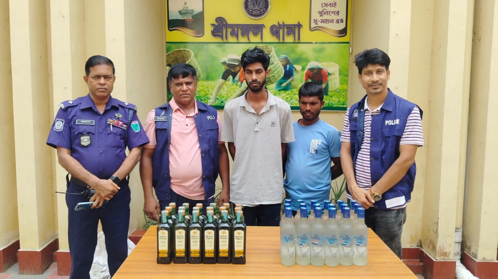 শ্রীমঙ্গলে ৩৬ বোতল ভারতীয় মদসহ দুইজন আটক