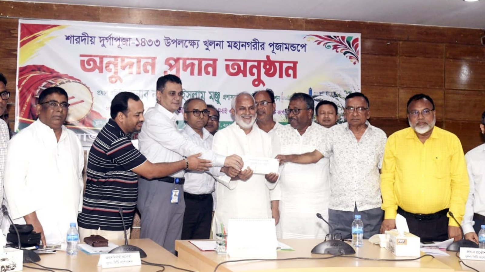কেসিসির উদ্যোগে ৭৭ পূজামণ্ডপে অনুদান প্রদান